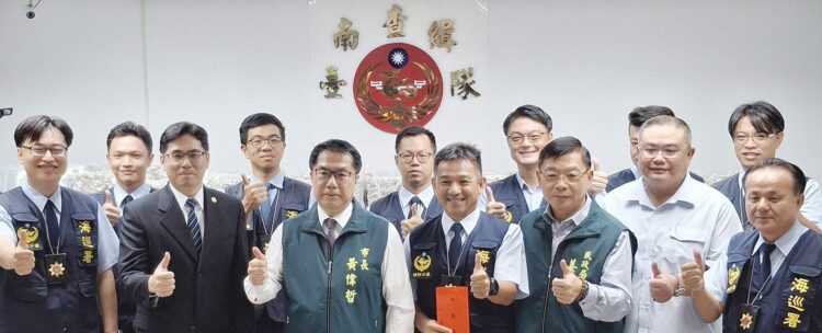 隨護漁抓偷渡豬羊變色 海巡查獲逾700公斤各式毒品 隨護漁抓偷渡豬羊變色 海巡查獲逾700公斤各式毒品