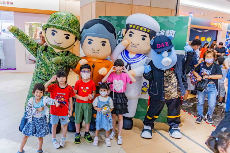 義大世界 「小軍人」人氣爆棚 9/3起樂園接力推優惠 義大世界 「小軍人」人氣爆棚 9/3起樂園接力推優惠