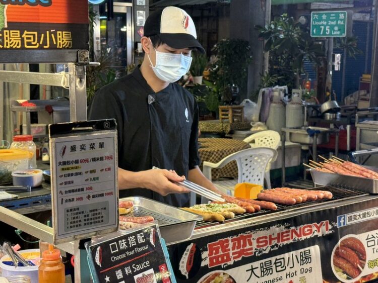 盛奕大腸包小腸 六合夜市的在地美味 票選編號1 盛奕大腸包小腸 六合夜市的在地美味 票選編號1