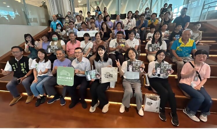 偏鄉童與模範父親獻書高市圖 展現回饋社會的實踐力 偏鄉童與模範父親獻書高市圖 展現回饋社會的實踐力