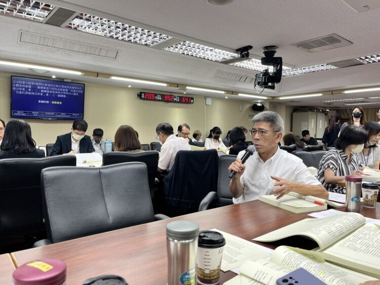 【澎湖政壇震撼】楊曜不選了 從自嘲「無能立委」到揭露建設停擺真相 【澎湖政壇震撼】楊曜不選了 從自嘲「無能立委」到揭露建設停擺真相