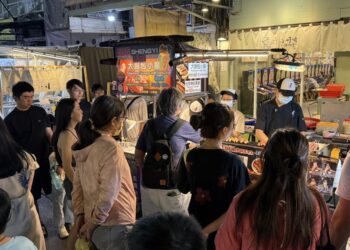 高雄六合夜市數位轉型現正發酵中！青年作品曝光夜市人情味，引發網路熱點關注