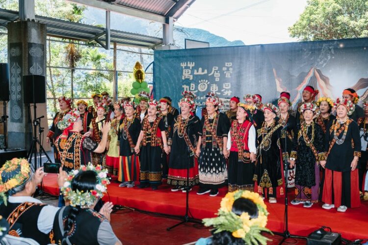 萬山岩雕文化館揭牌啟用 茂林新增文化觀光亮點 「萬山層疊旭日東昇」特展 訴說百年族群故事 萬山岩雕文化館揭牌啟用 茂林新增文化觀光亮點 「萬山層疊旭日東昇」特展 訴說百年族群故事