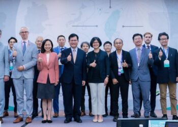 外交部首度攜手SEMI舉辦2025半導體與地緣政治論壇 探索供應鏈韌性與策略新局 外交部首度攜手SEMI舉辦2025半導體與地緣政治論壇 探索供應鏈韌性與策略新局