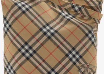 調查局跨境走私專案查獲BURBERRY仿冒手提包7000件及私菸私酒，侵權市值破3億