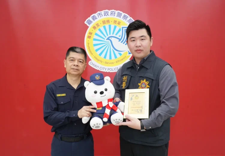 賴冠穎獲全國少年保護工作績優員警 嘉市警局長陳明志嘉勉