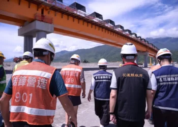 徐榛蔚縣長會勘南區建設 高寮大橋預估提前明年四月完工 徐榛蔚縣長會勘南區建設 高寮大橋預估提前明年四月完工