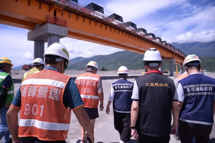 徐榛蔚縣長會勘南區建設 高寮大橋預估提前明年四月完工