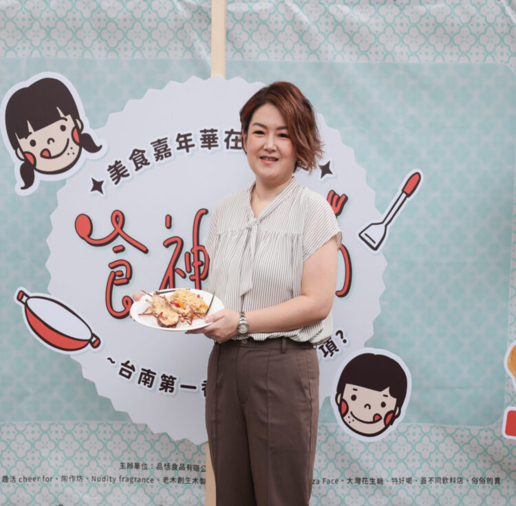 千人搶鮮!手臂長龍蝦驚豔藍晒圖 臺南津選生活食神灶動美食嘉年華掀起餐桌革命 千人搶鮮!手臂長龍蝦驚豔藍晒圖 臺南津選生活食神灶動美食嘉年華掀起餐桌革命