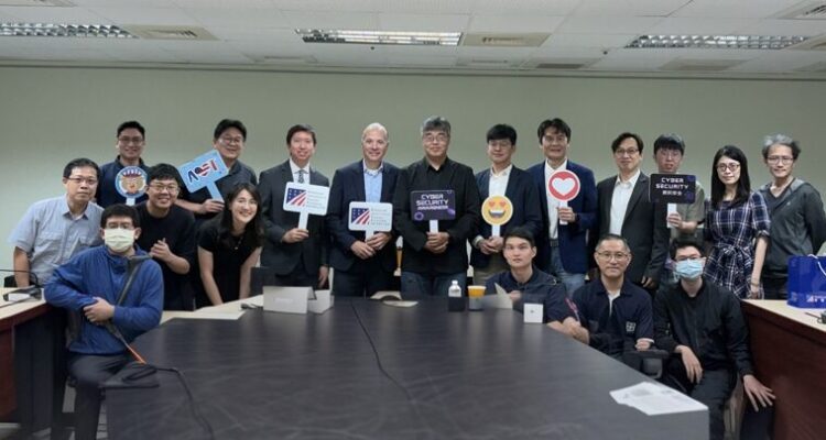 美國資安專家來台 與高雄市府交流零信任與數位韌性 推動國際資安合作