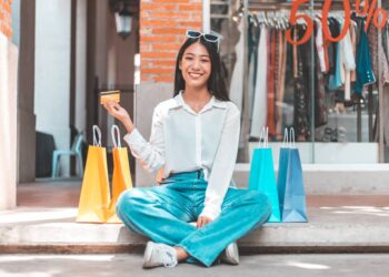 百貨電商周年慶、黑五、雙11購物節「銷售戰」升級 品牌如何突圍？簡訊王：訊息精準觸及潛客才是關鍵戰力！