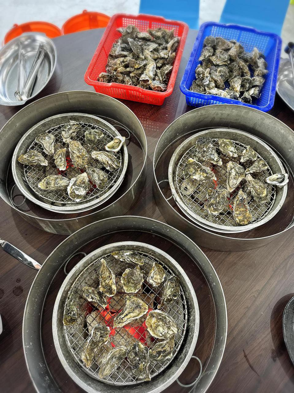 嘉義東石海鮮餐廳 親子樂遊漁人碼頭 蚵仔現烤DIY自助吃到飽