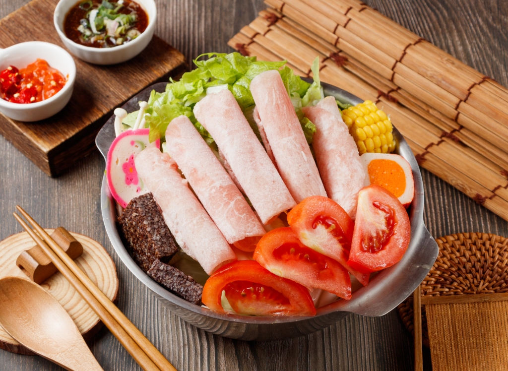 屏東平價小火鍋 百元就開吃 自助吧無限享用超滿足