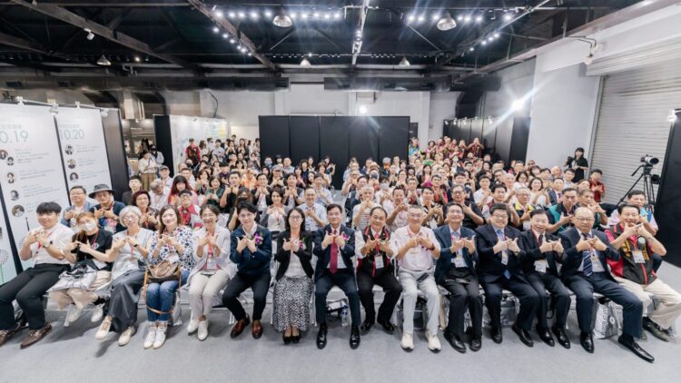 「2025台灣卓越印刷設計展」不在對位,翻轉印刷設計新視界——於高雄駁二盛大開幕 「2025台灣卓越印刷設計展」不在對位,翻轉印刷設計新視界——於高雄駁二盛大開幕