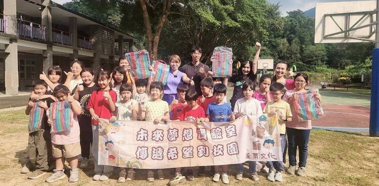 地政士、志工領航人前進苗栗偏鄉，楊允瓏以真實人生勉勵永興國小學童