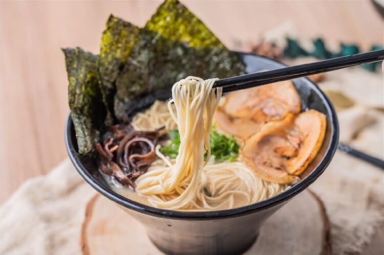 台中西屯拉麵店推薦 湯頭濃郁卻不膩 拉麵控必訪口袋名單