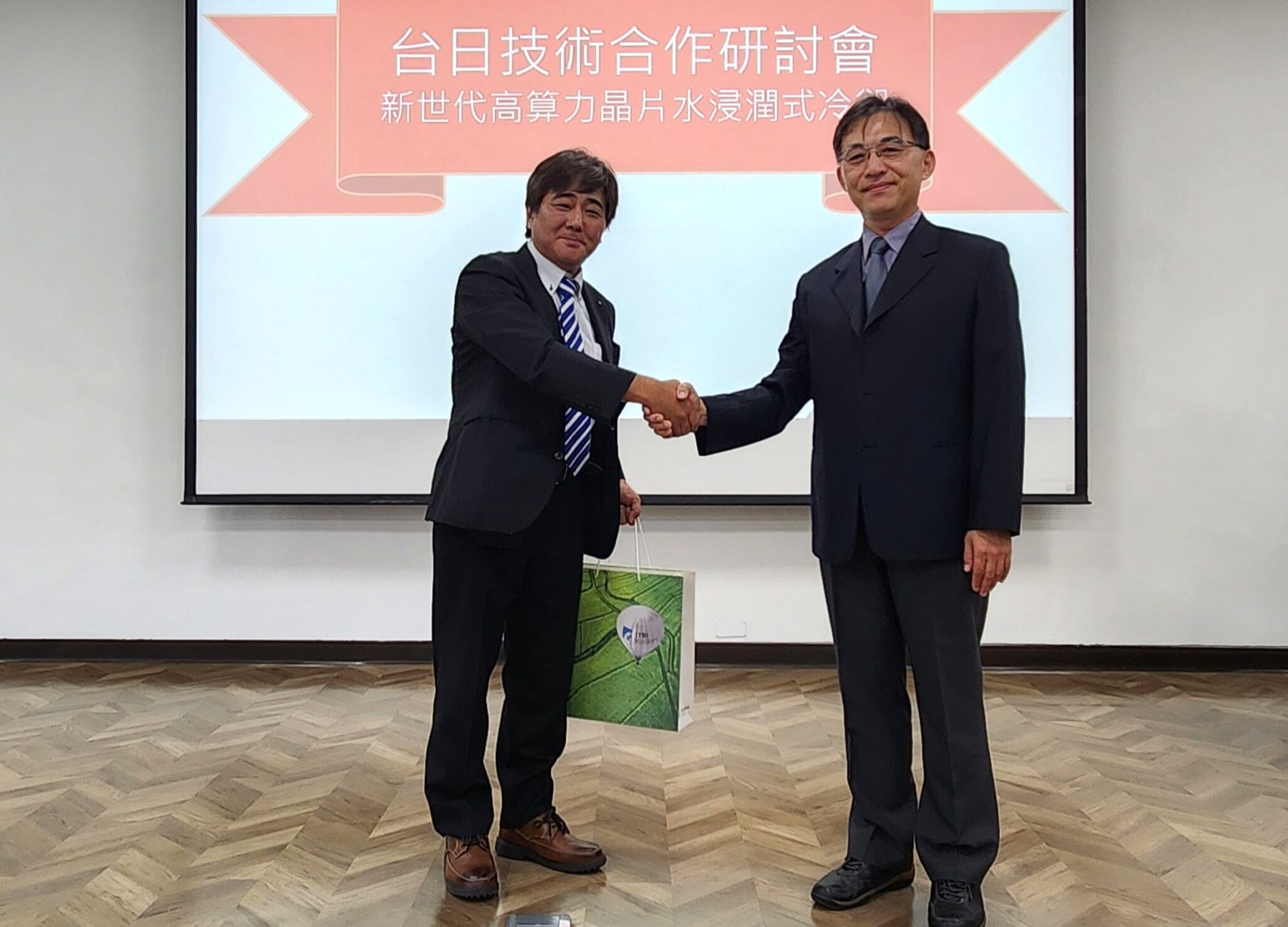 工研院攜手日新創商 開發全球首創水浸潤式冷卻技術 工研院攜手日新創商 開發全球首創水浸潤式冷卻技術