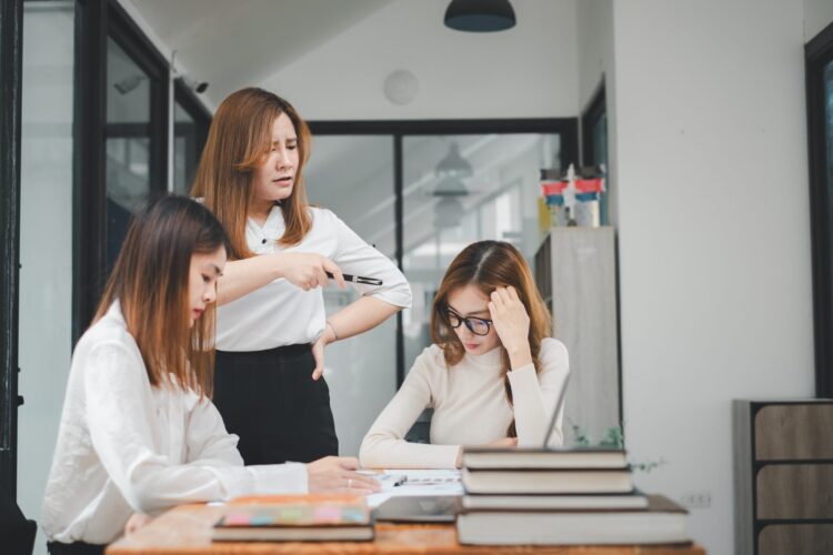 自尊心正在被摧毀?快避開這4個可怕壞習慣 自尊心正在被摧毀?快避開這4個可怕壞習慣