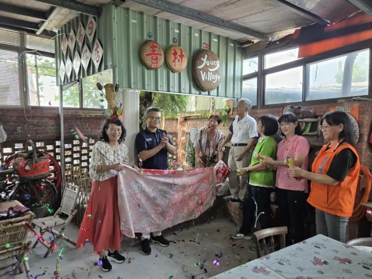 賴丫夷樂活𥴊仔店化身「青村」 中正大學打造青銀共創新據點