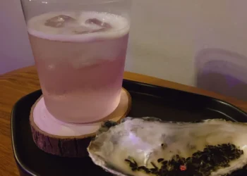 單杯調酒消費型態大爆發:RTD市場席捲居家派對,高端酒吧深化精緻服務 單杯調酒消費型態大爆發:RTD市場席捲居家派對,高端酒吧深化精緻服務