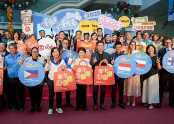 2025台中購物節10/24開跑 盧秀燕送出第七戶好宅 6國大使合體代言展現國際力 2025台中購物節10/24開跑 盧秀燕送出第七戶好宅 6國大使合體代言展現國際力