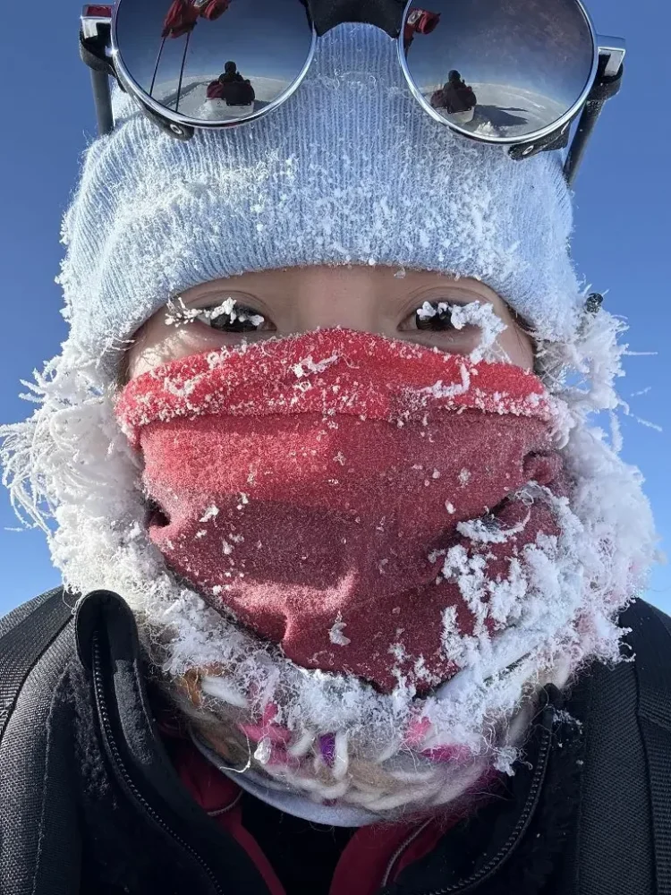 從高峰到畫布 用創作記錄女性攀登者的宇宙旅程 從高峰到畫布 用創作記錄女性攀登者的宇宙旅程