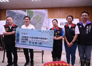 前臺北市長郝龍斌捐款60萬元助花蓮救災 徐榛蔚縣長感謝全台各界齊心馳援 前臺北市長郝龍斌捐款60萬元助花蓮救災 徐榛蔚縣長感謝全台各界齊心馳援