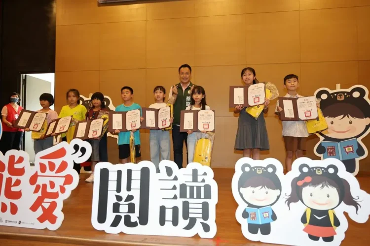 乾峰國小勇奪最愛閱讀學校 平均每生讀116本書