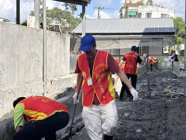 心繫家園》花蓮縣緊急召集240名替代役備役役男 投入馬太鞍溪堰塞湖災後重建 心繫家園》花蓮縣緊急召集240名替代役備役役男 投入馬太鞍溪堰塞湖災後重建
