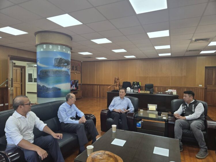 監察委員陳景峻、郭文東赴澎湖縣關切澎湖海域環境之維護管理、水資源保育及污水下水道建設營運情形 實地巡察東吉嶼、內灣及雙湖園