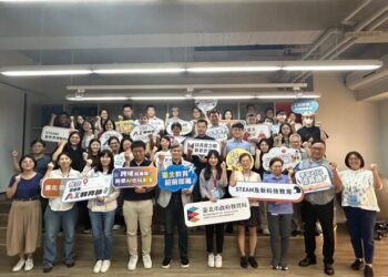 AI領航.行政革新 臺北市教育局雙軌培訓模式啟動 激盪AI創新能量 AI領航.行政革新 臺北市教育局雙軌培訓模式啟動 激盪AI創新能量