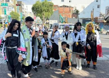 臺南海安觀光商圈萬聖節派對熱鬧登場 萬人扮裝潮爆海安街頭