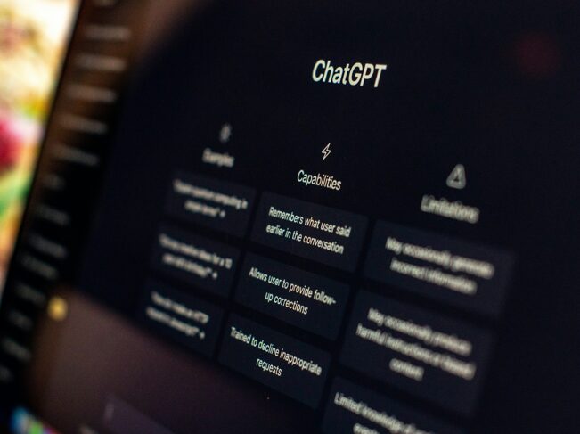 當AI生成內容正式超越人類創作 研究:網路文章一半以上由AI撰寫,中正企管系MBA開AI新課程 當AI生成內容正式超越人類創作 研究:網路文章一半以上由AI撰寫,中正企管系MBA開AI新課程