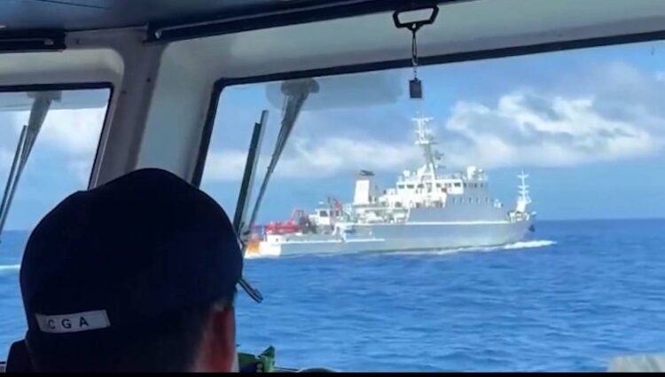中國科研船闖入我國水域 海巡強勢驅離迫使科研船轉向航離以維護主權