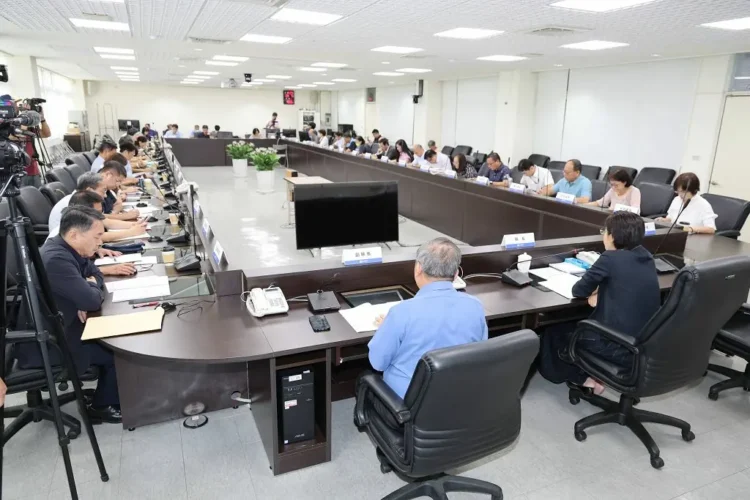 許淑華感謝鄉親讓位遊客 焰火高點觀賞區爆滿