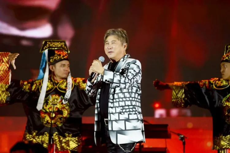 國慶晚會雙王雙后合體！胡瓜白冰冰重現鑽石舞台掀全場高潮