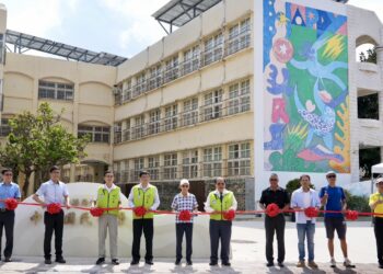 落實校園美學教育新篇章!澎湖縣中興國小「行走浪花的美好」公共藝術正式啟用 落實校園美學教育新篇章!澎湖縣中興國小「行走浪花的美好」公共藝術正式啟用