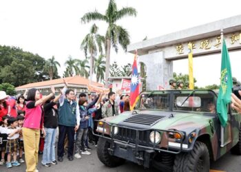 歡送臺南永康砲校遷駐關廟 市長黃偉哲感謝守護地方73載、開啟城市發展新篇章 歡送臺南永康砲校遷駐關廟 市長黃偉哲感謝守護地方73載、開啟城市發展新篇章