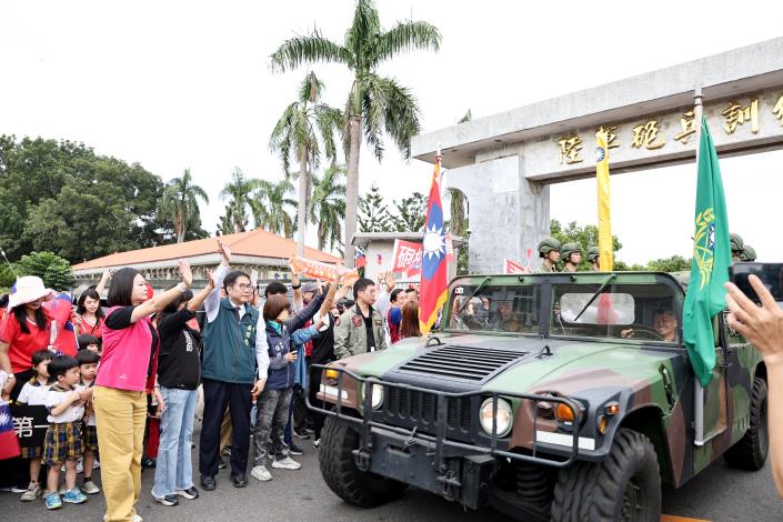 歡送臺南永康砲校遷駐關廟 市長黃偉哲感謝守護地方73載、開啟城市發展新篇章 歡送臺南永康砲校遷駐關廟 市長黃偉哲感謝守護地方73載、開啟城市發展新篇章