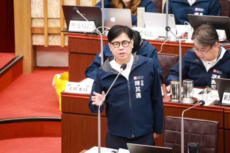 高雄市長陳其邁：持續與臺鐵討論招商策略 推動高雄火車站周邊開發