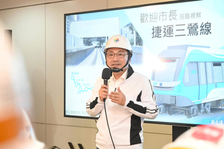 新北市捷運三鶯線全線動態測試 新北市長侯友宜試乘列車拚114年初通車