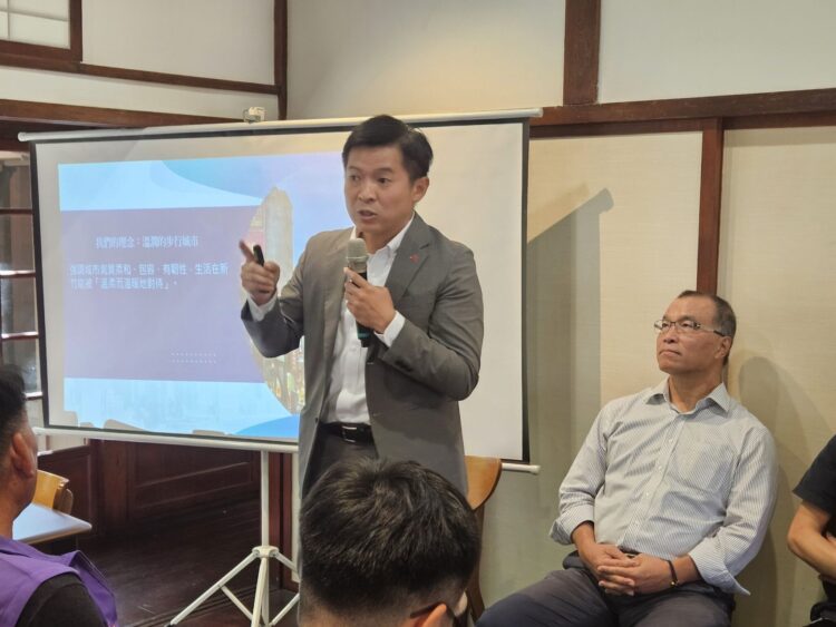 強迫勸進參選新竹市長 何志勇盼成藍白合示範區 強迫勸進參選新竹市長 何志勇盼成藍白合示範區