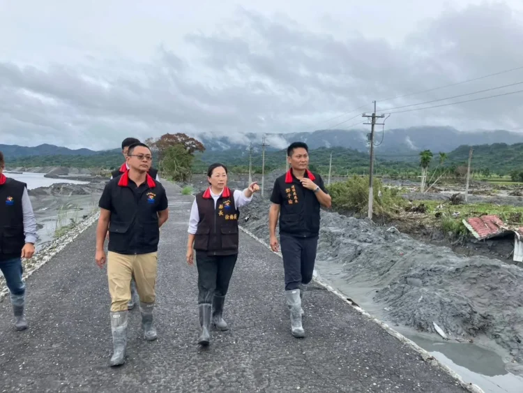 縣長徐榛蔚災中勘查光復災情 責成相關單位提升排水防洪措施 縣長徐榛蔚災中勘查光復災情 責成相關單位提升排水防洪措施