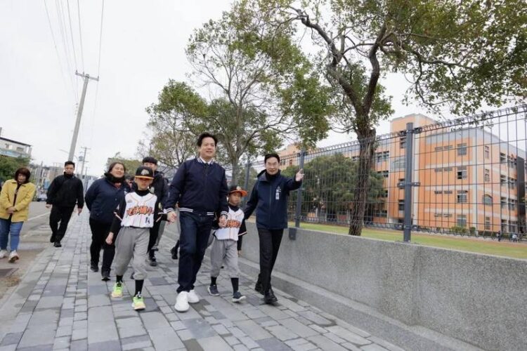 兌現高虹安市長通學步道承諾 邱臣遠:打造安心通學路 兌現高虹安市長通學步道承諾 邱臣遠:打造安心通學路