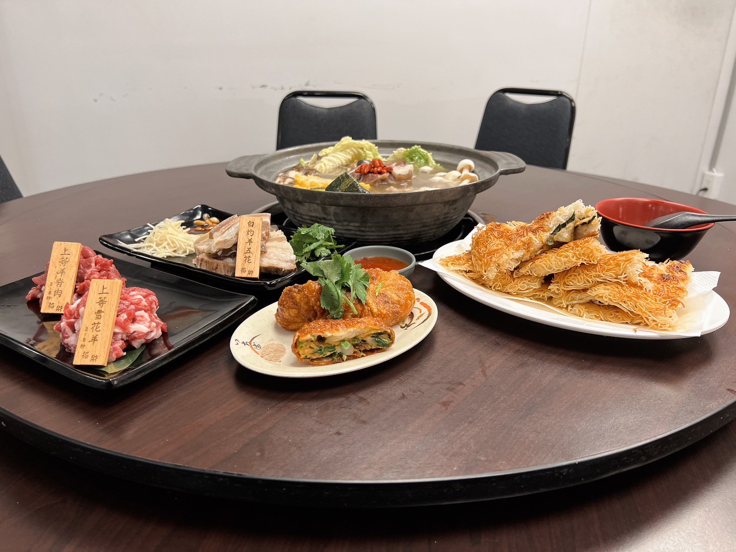 台北中山區羊肉火鍋新選擇 每日溫體羊直送 清燉湯頭健康又暖胃 台北中山區羊肉火鍋新選擇 每日溫體羊直送 清燉湯頭健康又暖胃