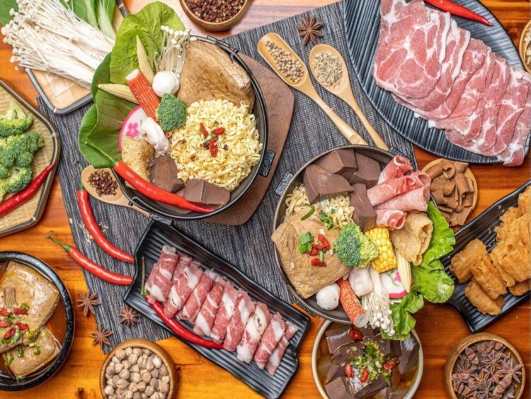 台中北區宵夜必吃 永興街麻辣鴨血臭豆腐藥膳風味香辣湯頭 台中北區宵夜必吃 永興街麻辣鴨血臭豆腐藥膳風味香辣湯頭