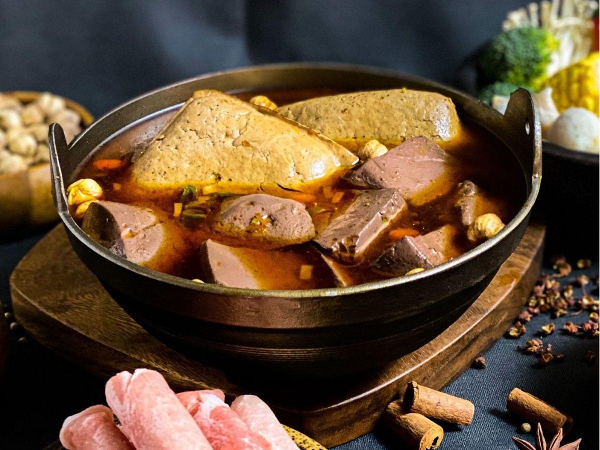 台中北區宵夜必吃 永興街麻辣鴨血臭豆腐藥膳風味香辣湯頭 台中北區宵夜必吃 永興街麻辣鴨血臭豆腐藥膳風味香辣湯頭