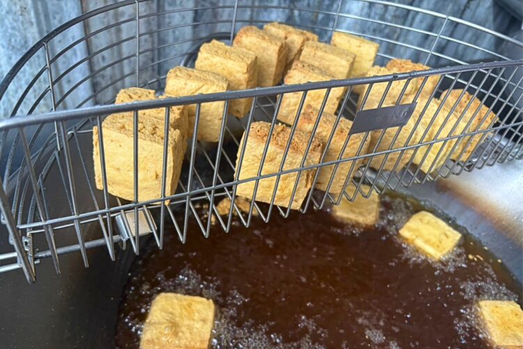 礁溪人氣臭豆腐 龍潭湖旅人一致推薦在地銅板美味 礁溪人氣臭豆腐 龍潭湖旅人一致推薦在地銅板美味