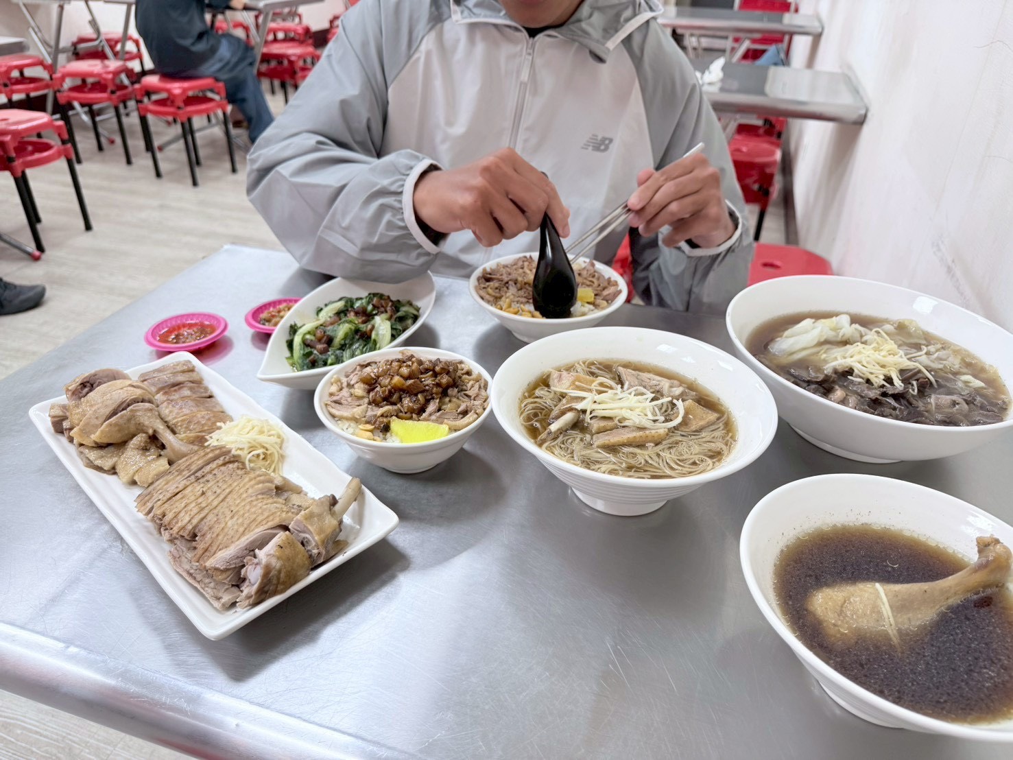 頭份平價美食推薦 苗栗知名鴨肉飯排隊名店慢熬甘甜香醇藥膳味 頭份平價美食推薦 苗栗知名鴨肉飯排隊名店慢熬甘甜香醇藥膳味