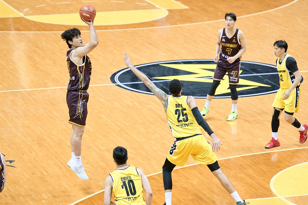 跨國球隊助攻公益 LG以行動支持偏鄉籃球教育 跨國球隊助攻公益 LG以行動支持偏鄉籃球教育